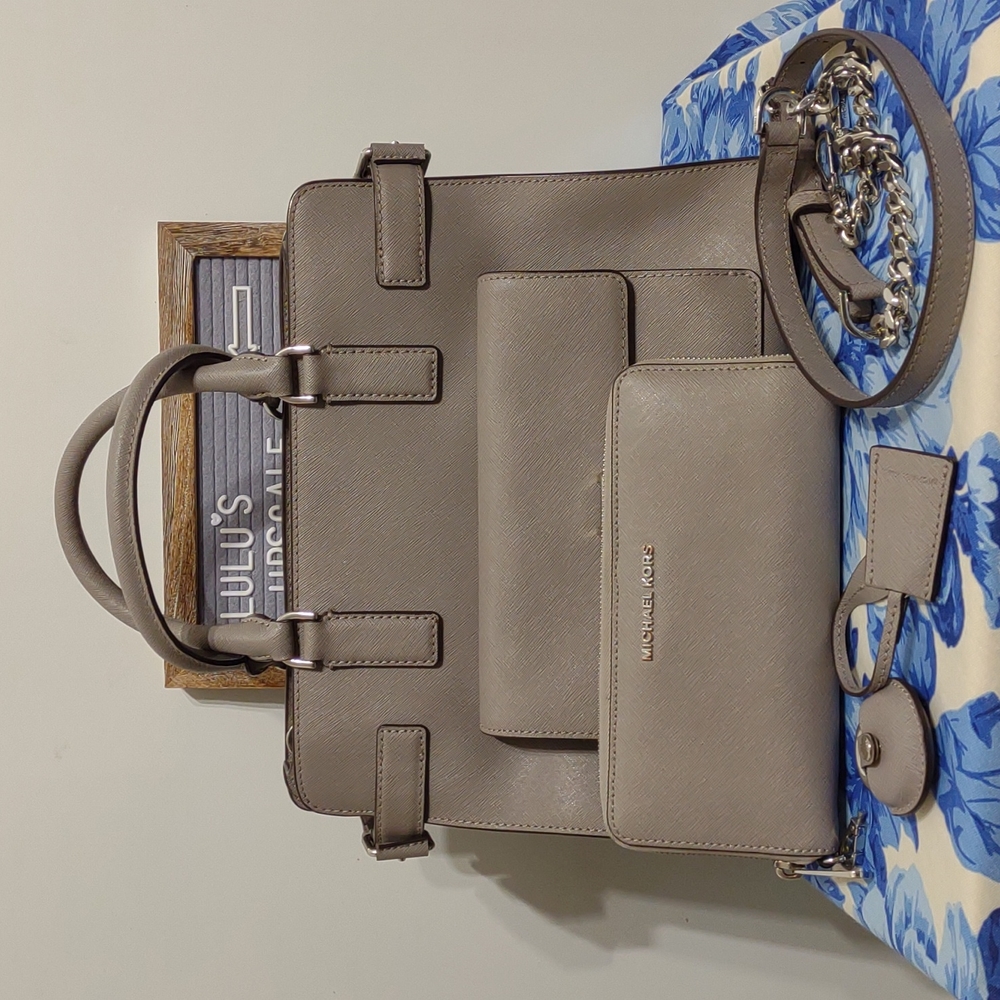 MICHAEL KORS PURSE IN EUC!!